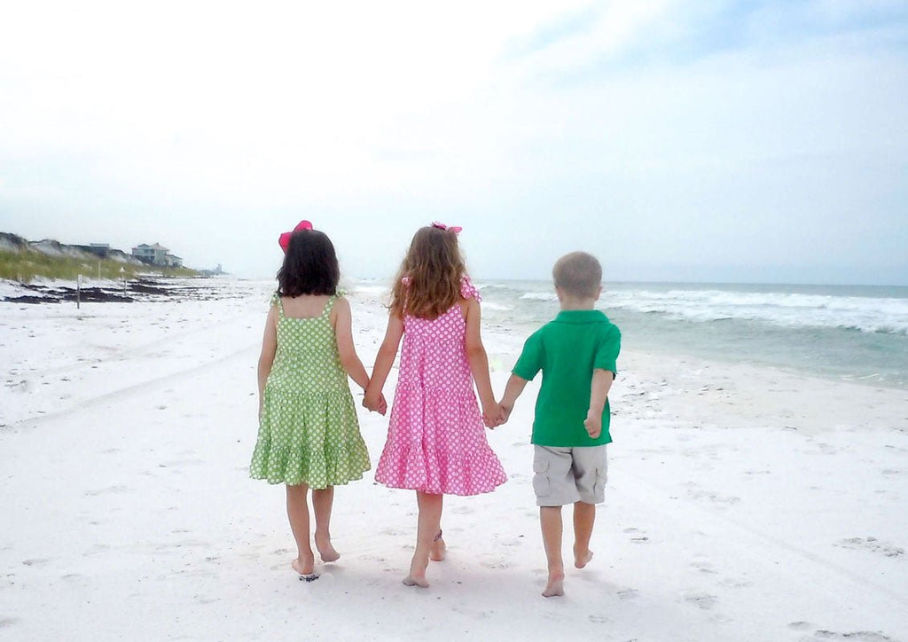 Summer Family Beach Portraits - Kelly Hughes Designs